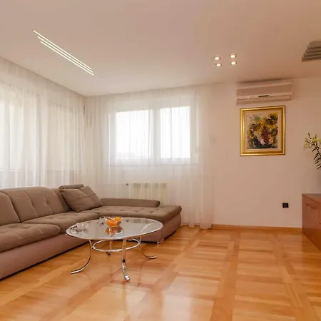 Apartamento Ema *